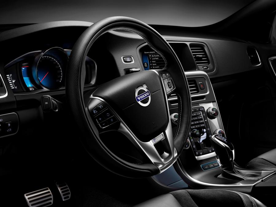  Volvo V60 Plug-In Hybrid R-Design 2014 года  (фото 15 из 15)